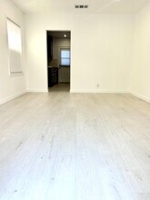 742 Earlham St, Unit 744 in Pasadena, CA - Building Photo - Building Photo