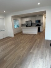 2010-2010 Vineyard Ave, Unit 2008 in Los Angeles, CA - Foto de edificio - Building Photo