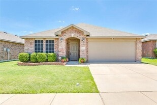 8832 Elk Creek Ln in Fort Worth, TX - Building Photo