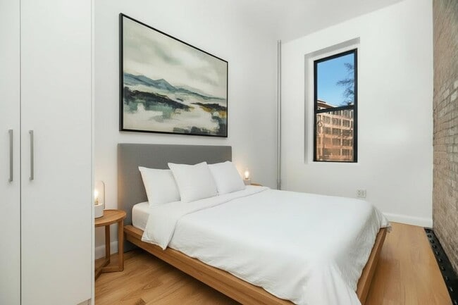 551 Hudson St, Unit 11 in New York, NY - Building Photo - Building Photo