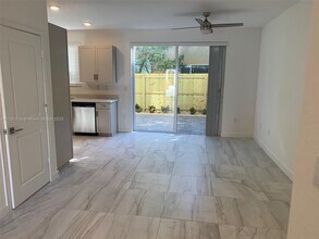 1054 SE 23rd Terrace in Homestead, FL - Foto de edificio - Building Photo
