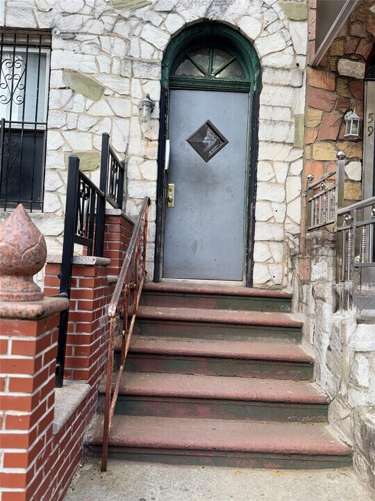 57 E 94th St in Brooklyn, NY - Building Photo