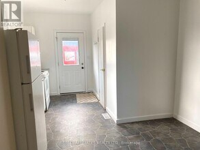 27 Market St N in Smiths Falls, ON - Building Photo - Building Photo