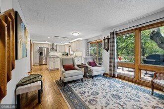 6868 Stonewood Ct in Eden Prairie, MN - Foto de edificio - Building Photo