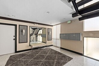 212 S Arnaz Dr in Beverly Hills, CA - Building Photo - Building Photo