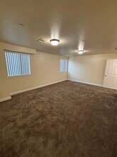 206 W 105th St in Los Angeles, CA - Foto de edificio - Building Photo