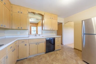 871 Carmen Ln in Mendota Heights, MN - Foto de edificio - Building Photo