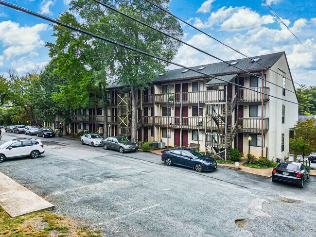 Graduate Centre in Charlottesville, VA - Foto de edificio - Building Photo