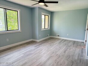 554 Clubhouse Dr in Middletown, NJ - Building Photo - Building Photo
