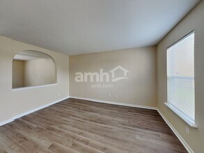 1373 Bluestem Dr in Greenwood, IN - Foto de edificio - Building Photo