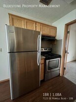 7123 SE Powell Blvd in Portland, OR - Building Photo