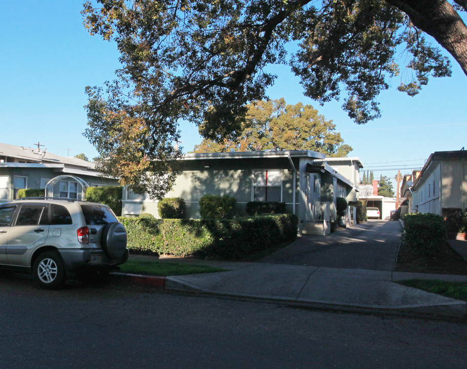 921-923 W Angeleno Ave in Burbank, CA - Building Photo