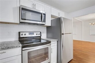 1367 Kenilworth Dr SW in Atlanta, GA - Building Photo - Building Photo