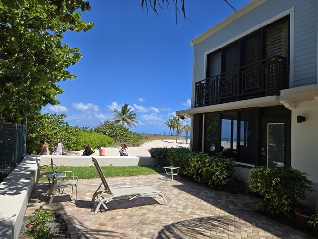 1566 S Ocean Ln, Unit 208 in Fort Lauderdale, FL - Foto de edificio - Building Photo