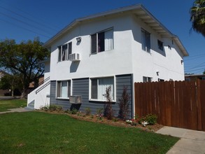 2501 S Baker St in Santa Ana, CA - Building Photo - Building Photo