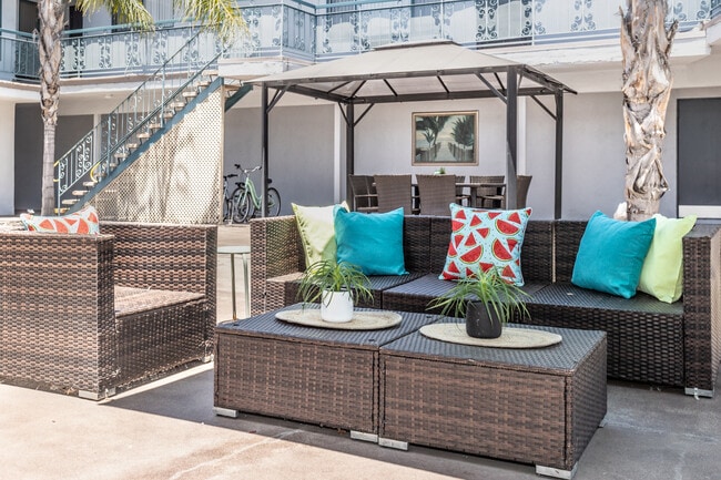 Pacific Place in Fullerton, CA - Building Photo - Building Photo