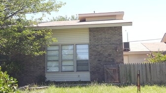 15 Cherrywood Square in Canyon, TX - Building Photo