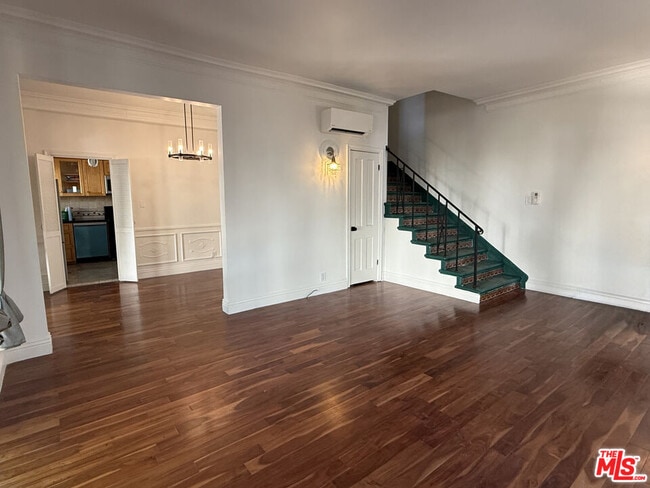 property at 157 N La Peer Dr