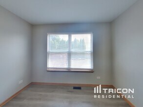 1864 Lake Shore Dr in Romeoville, IL - Building Photo - Building Photo