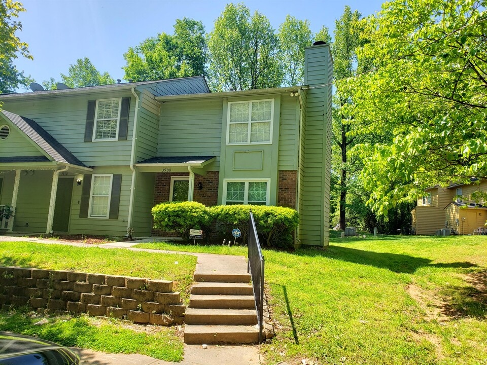 3908 Briarhill Dr in Charlotte, NC - Building Photo