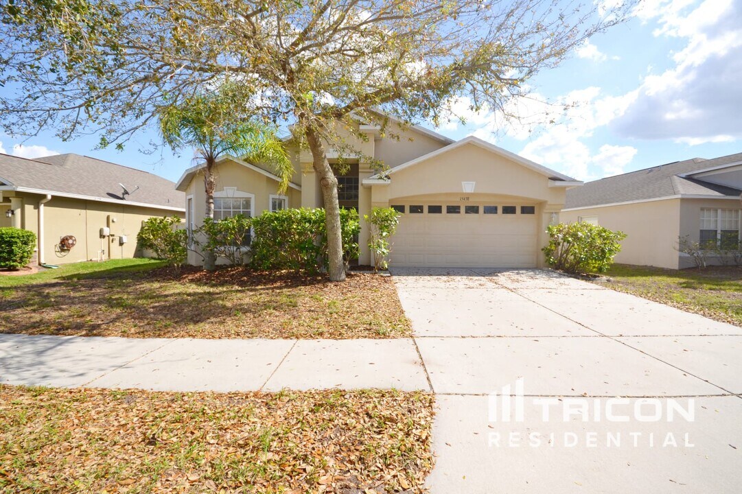 15438 Long Cypress Dr in Ruskin, FL - Building Photo