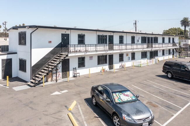 8711-8717 Avalon Blvd in Los Angeles, CA - Building Photo - Building Photo
