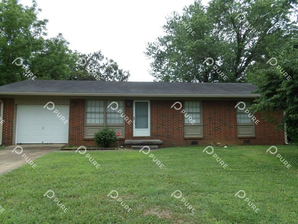 3021 Deerfield Rd NW in Huntsville, AL - Building Photo
