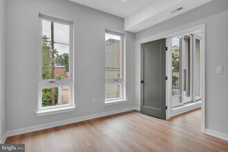 1625 W Thompson St in Philadelphia, PA - Building Photo - Building Photo