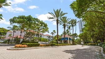 3245 NE 184th St in North Miami Beach, FL - Building Photo