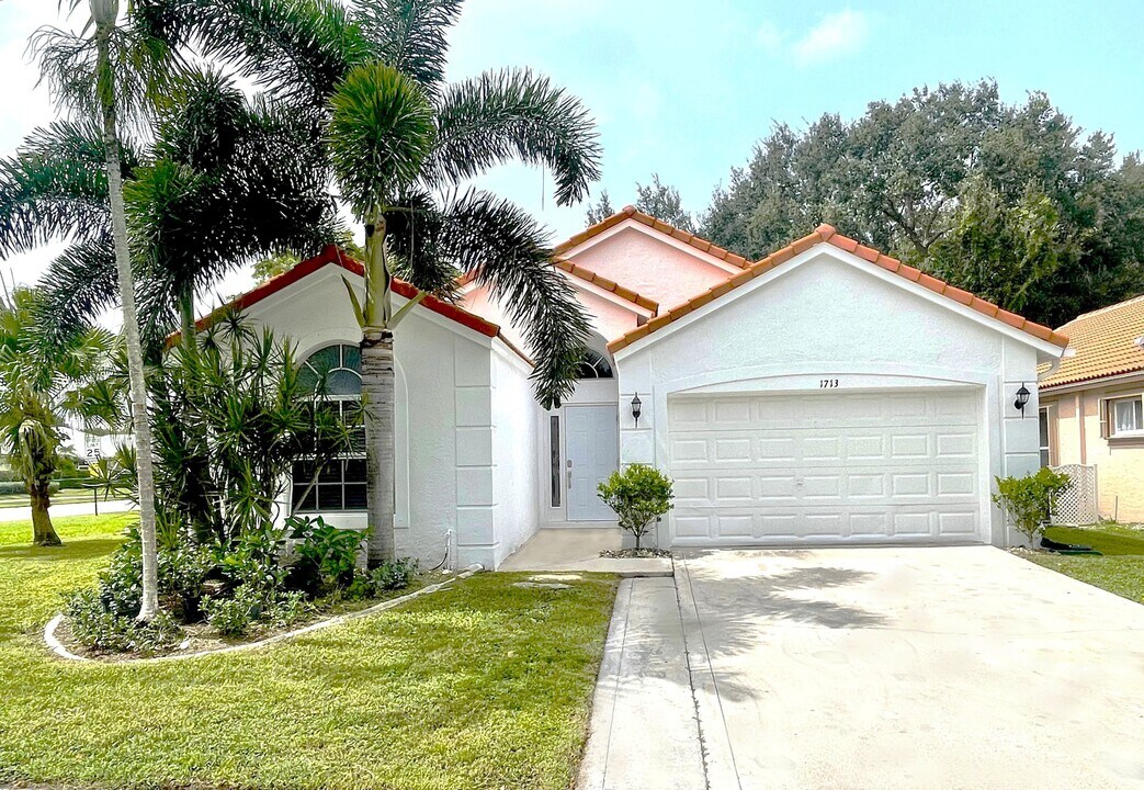 1713 Carriage Brooke Dr in Wellington, FL - Foto de edificio