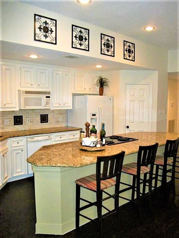 property at 435 N Rivershire Dr