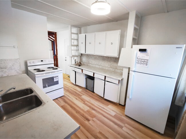 710-718 8 St E in Prince Albert, SK - Building Photo - Building Photo