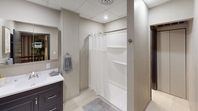 307 W 3rd St in Dixon, IL - Building Photo - Building Photo