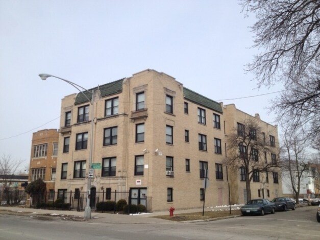 New City Apartments in Chicago, IL - Building Photo