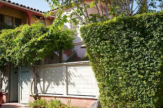 1017 S Stanley Ave, Unit 1017 in Los Angeles, CA - Building Photo - Building Photo