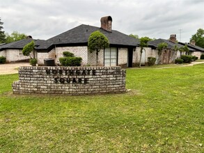 Northgate Square Complex in Texarkana, TX - Building Photo - Building Photo