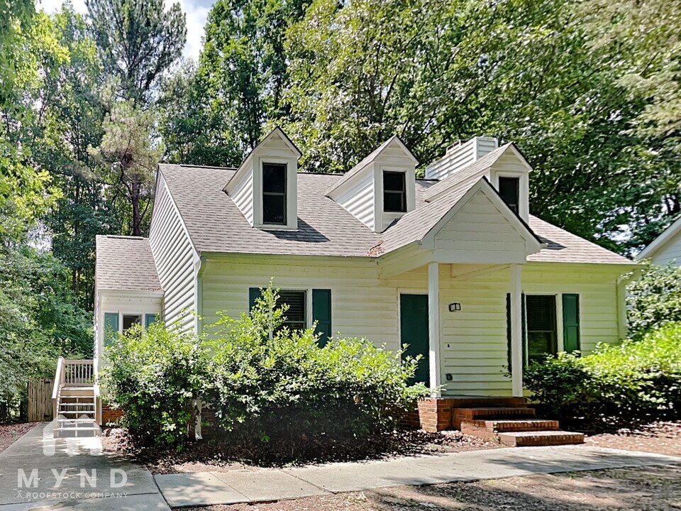 8101 Round Oak Rd in Raleigh, NC - Building Photo