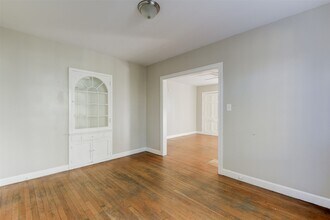2214 Ashley St in Beaumont, TX - Building Photo - Building Photo