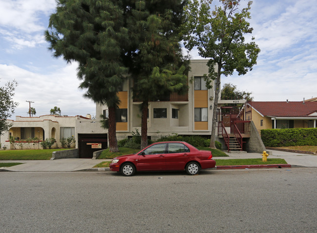 425 Fischer St in Glendale, CA - Building Photo - Building Photo