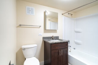 Regents Park Apartments in Bensenville, IL - Foto de edificio - Interior Photo