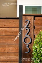 2203 Moser Ave in Dallas, TX - Foto de edificio - Building Photo