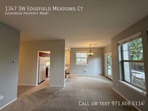 1347 SW Edgefield Meadows Terrace in Troutdale, OR - Building Photo - Building Photo