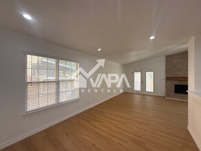 5618 Wood Walk St in San Antonio, TX - Building Photo - Building Photo
