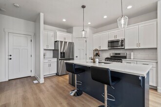 1995 N 3930 W in Eagle Mountain, UT - Foto de edificio - Building Photo