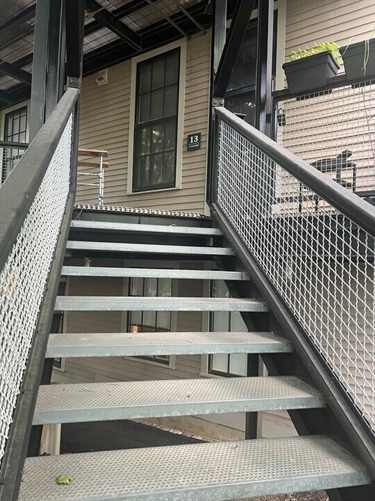4 Tannery Brook Row in Somerville, MA - Foto de edificio