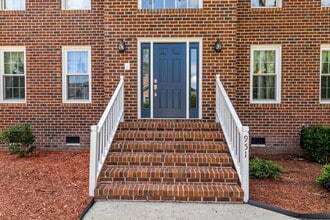 951 Forest Lakes Cir in Chesapeake, VA - Building Photo - Building Photo