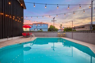 204 Manhattan Pl in Los Angeles, CA - Building Photo - Building Photo