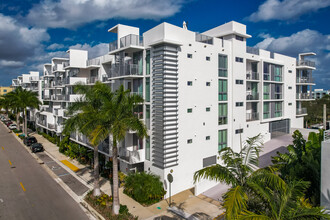 111 First Delray in Delray Beach, FL - Foto de edificio - Building Photo