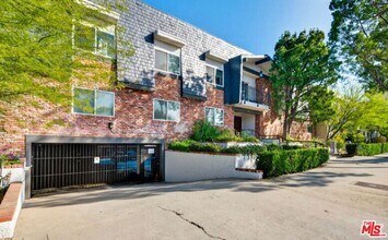 5252 Coldwater Canyon Ave in Los Angeles, CA - Building Photo - Building Photo