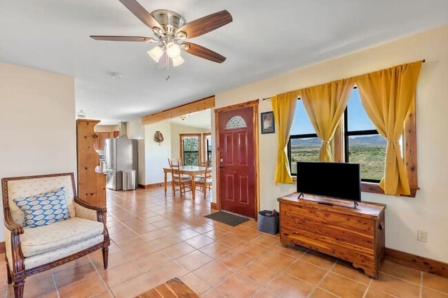property at 5 Peters Ln
